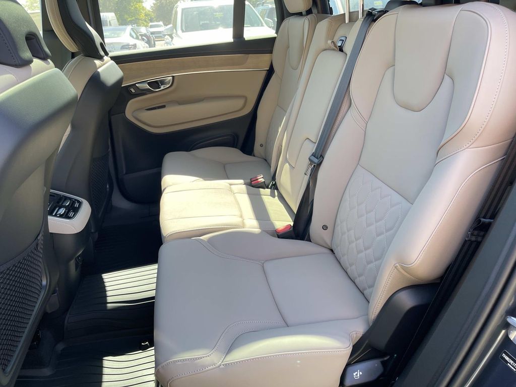2026 Volvo XC90 Plus - Photo 18