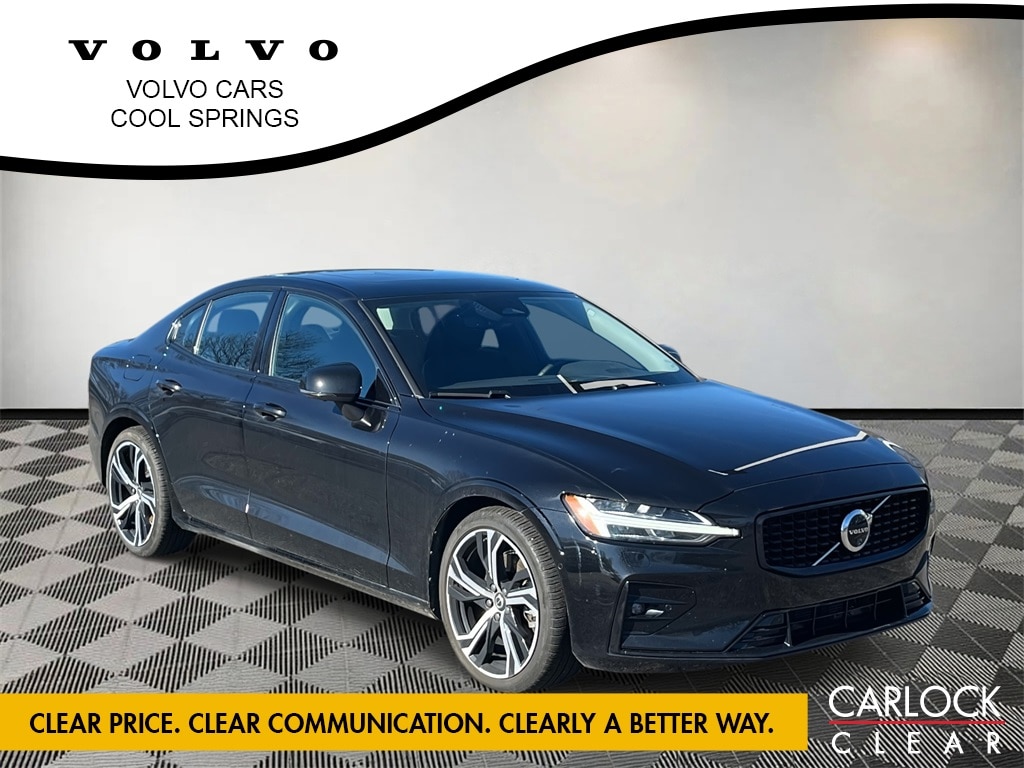 2024 Volvo S60 Plus's photo