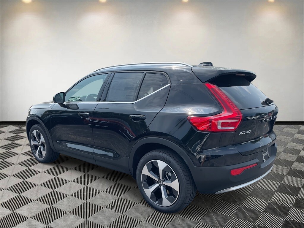 2025 Volvo XC40 Plus photo 3