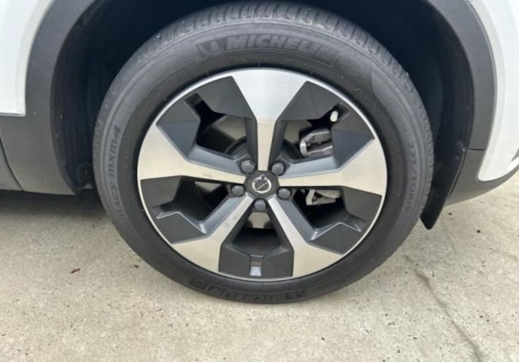 Used 2023 Volvo XC40 B5 AWD Plus Dark SUV