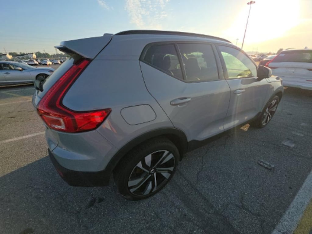 Used 2024 Volvo XC40 B5 Plus Dark SUV