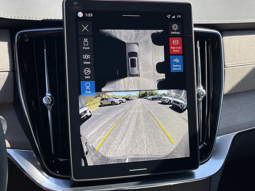 2026 Volvo XC90 Plus - Photo 29