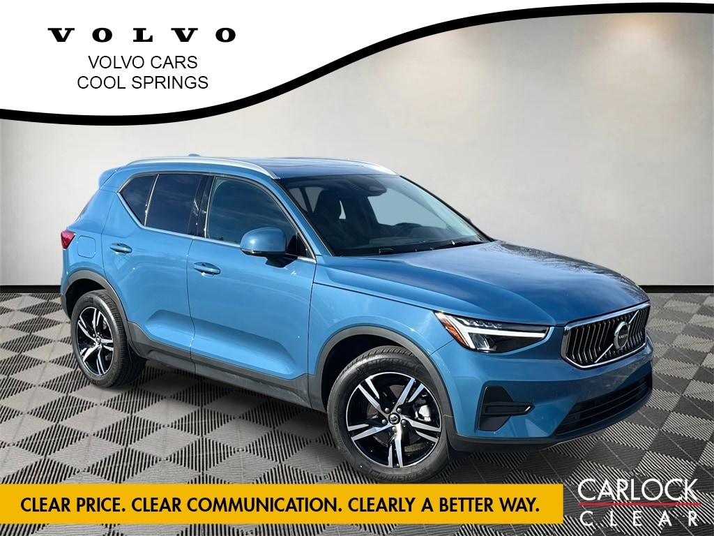 2025 Volvo XC40 Core's photo