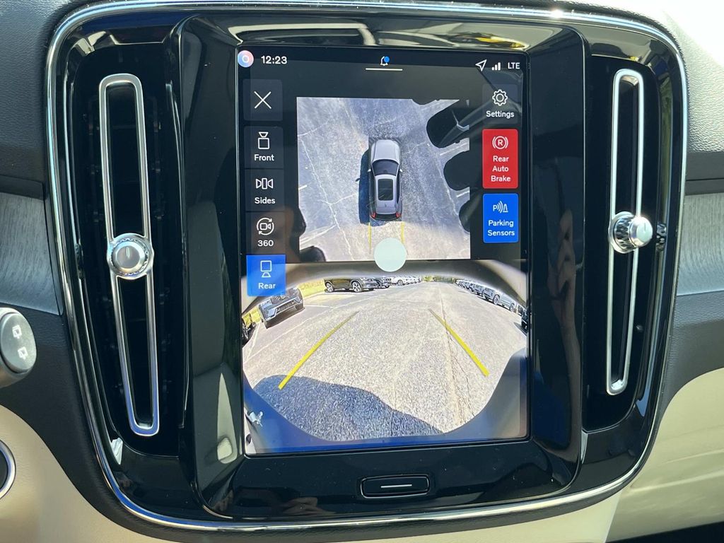 2026 Volvo XC40 Plus - Photo 27