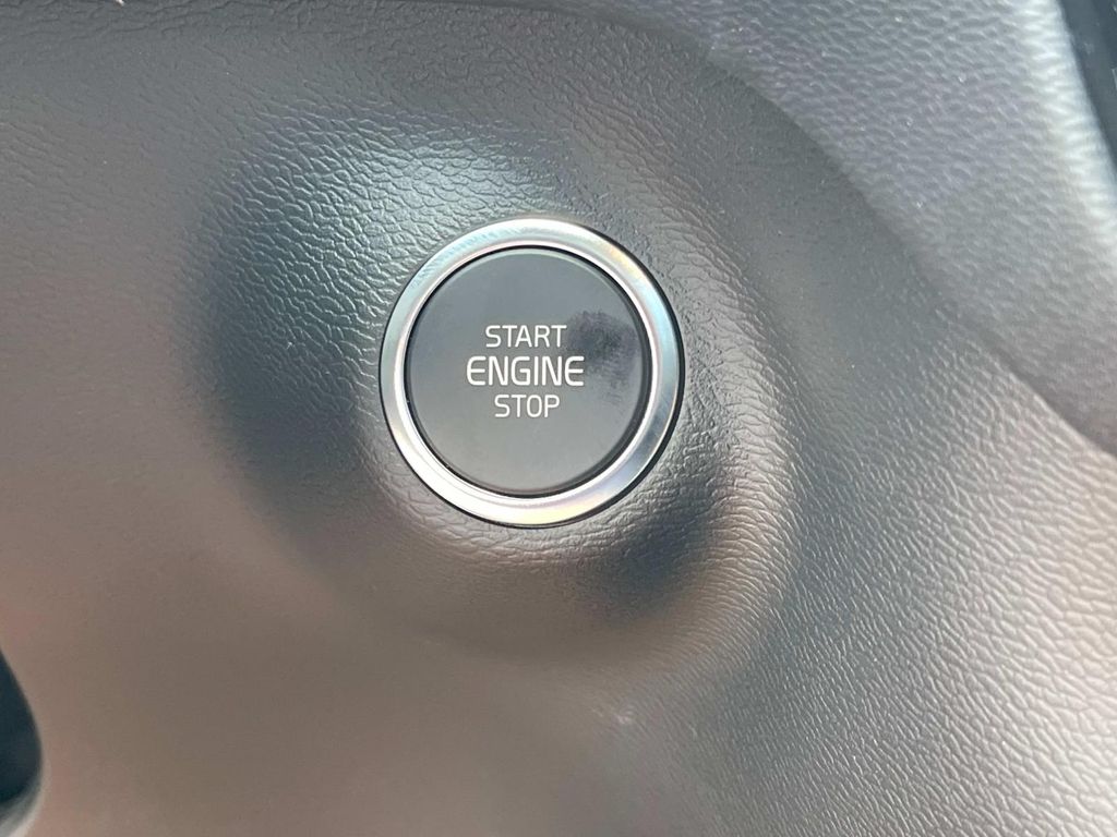 2026 Volvo XC40 Plus - Photo 29