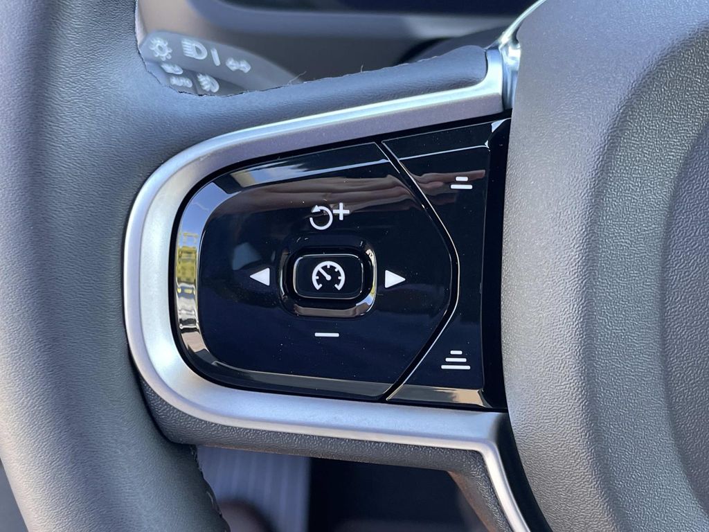 2026 Volvo XC90 Plus - Photo 33