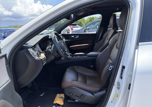 YV4L12DN8P1218698