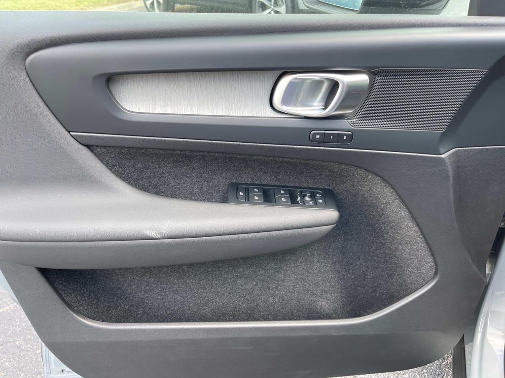 2026 Volvo XC40 Plus - Photo 21