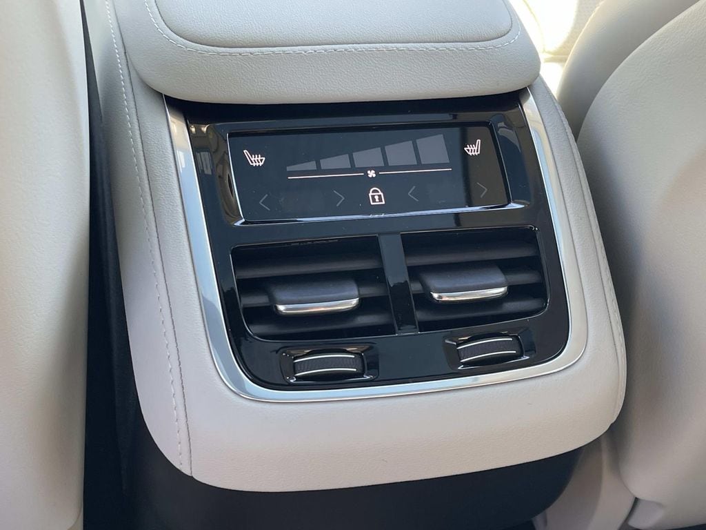 2026 Volvo XC90 Ultra - Photo 17