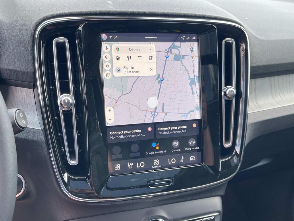 2026 Volvo XC40 Plus - Photo 25