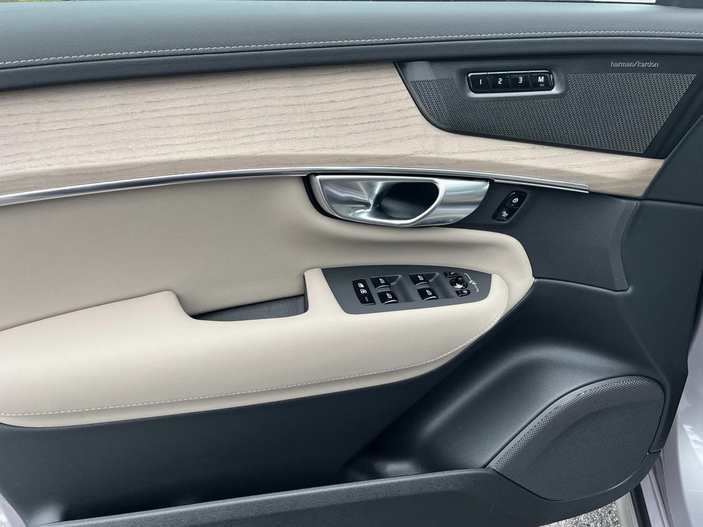2026 Volvo XC90 Plus - Photo 22
