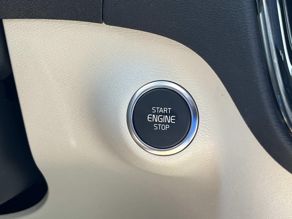 2026 Volvo XC40 Plus - Photo 29