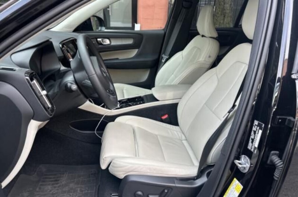 Used 2024 Volvo XC40 B5 Plus Dark SUV