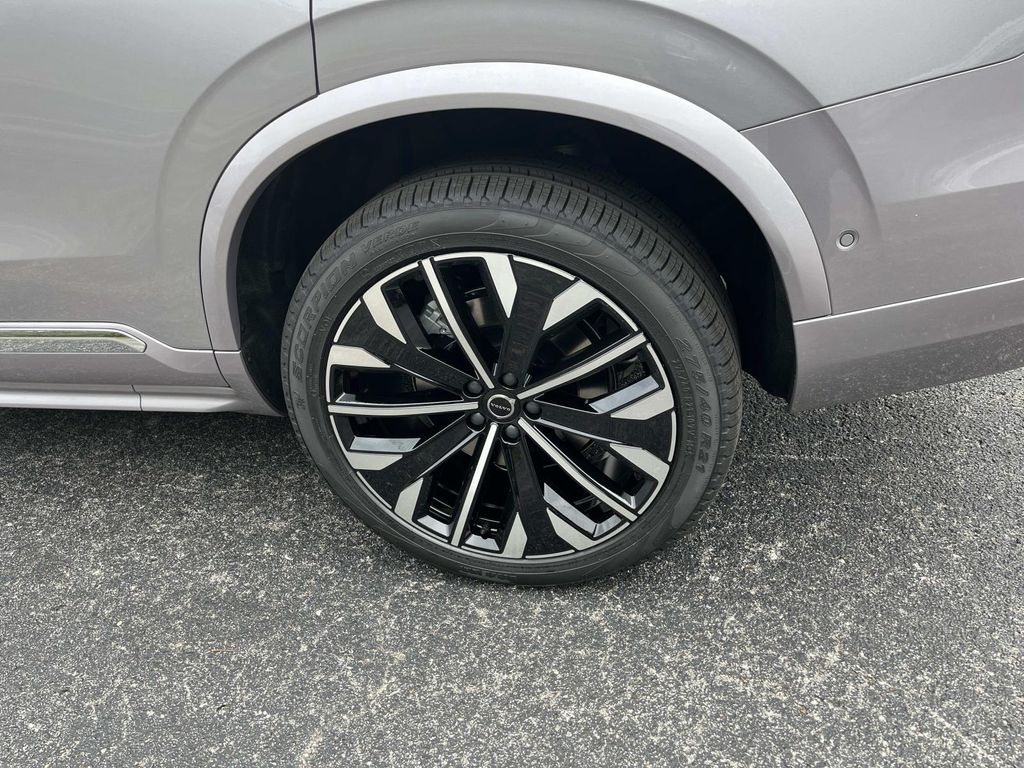 2026 Volvo XC90 Plus - Photo 11
