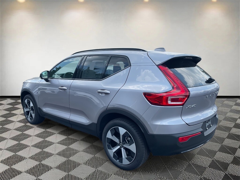 2026 Volvo XC40 Plus photo 4