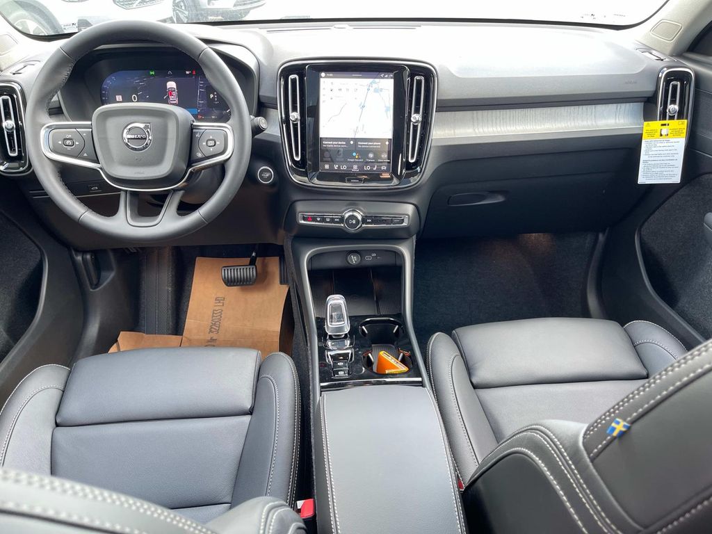 2026 Volvo XC40 Plus - Photo 15
