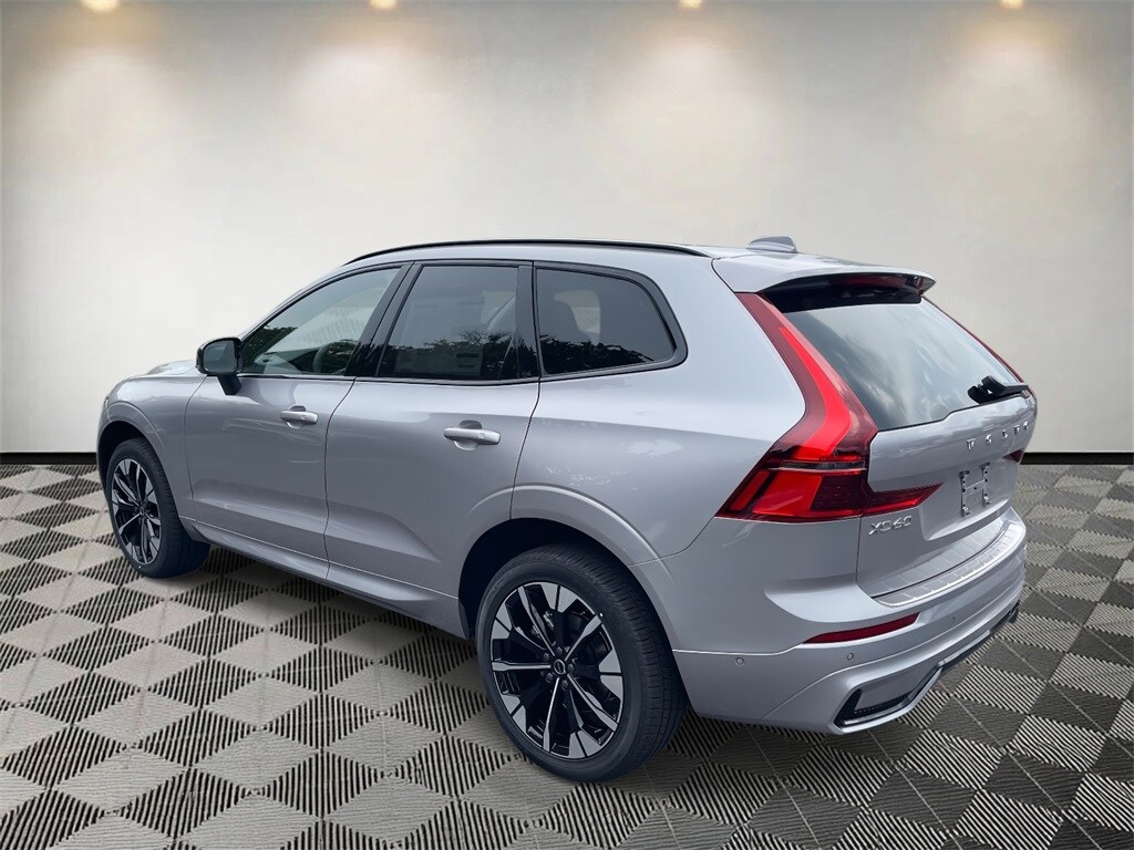2026 Volvo XC60 B5 Plus photo 3