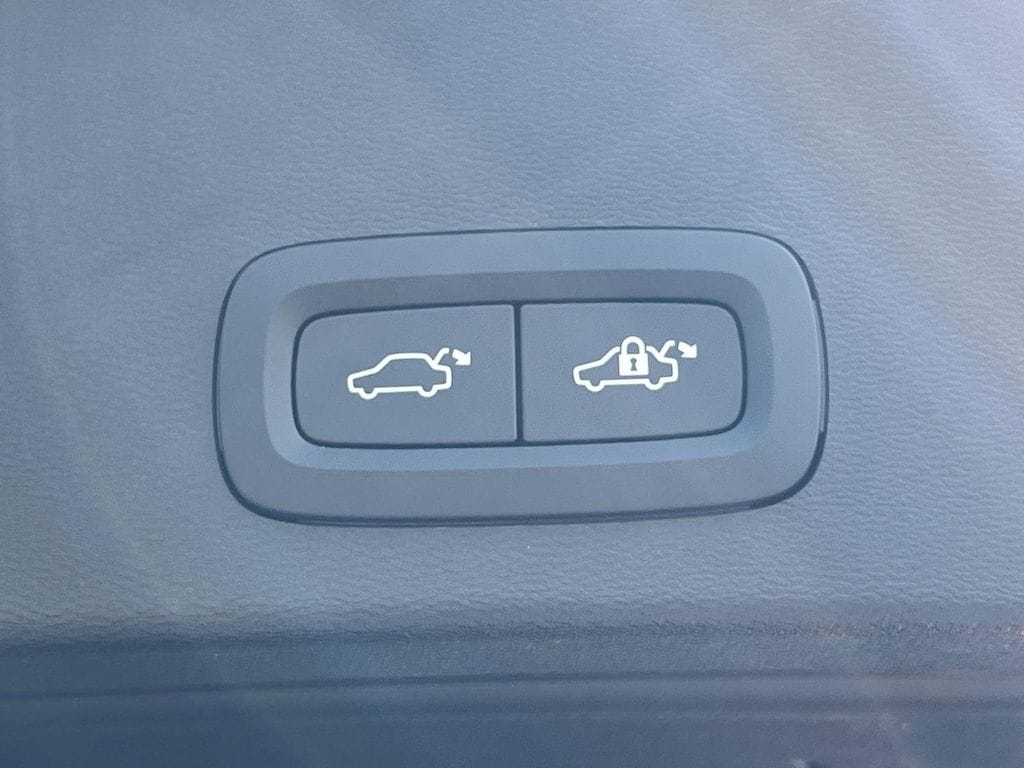 2026 Volvo XC40 Plus - Photo 13