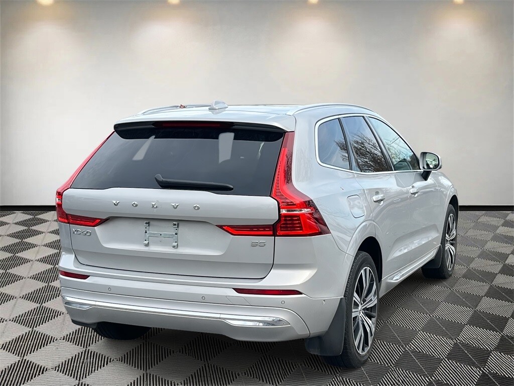 2023 Volvo XC60 B5 Ultimate photo 2