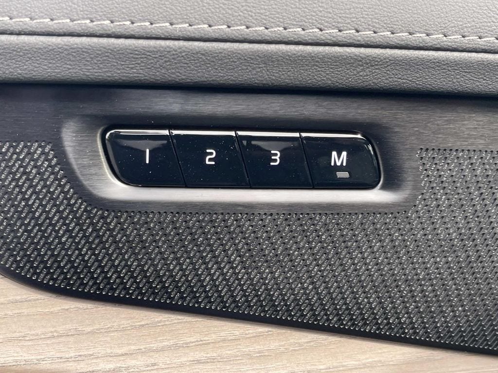 2026 Volvo XC90 Plus - Photo 24