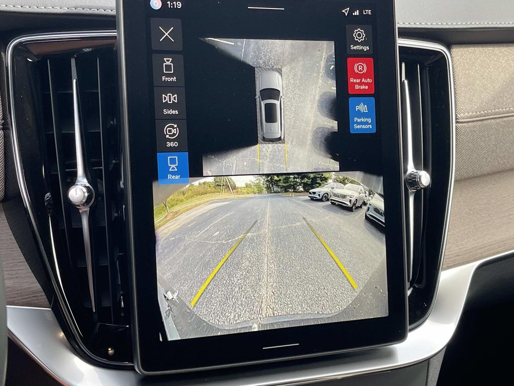 2026 Volvo XC90 Plus - Photo 28