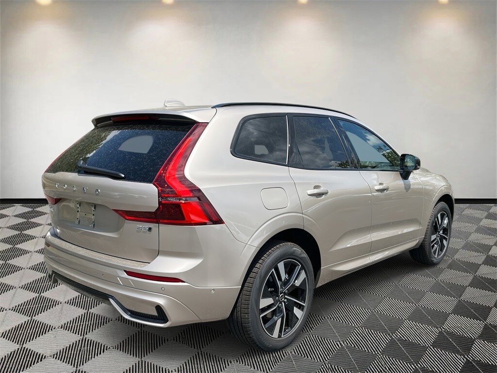 2026 Volvo XC60 B5 Plus photo 3