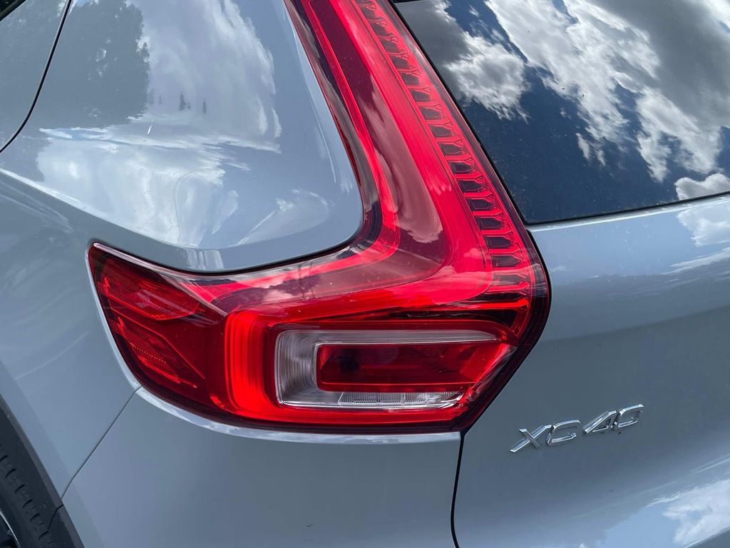 2026 Volvo XC40 Plus - Photo 9