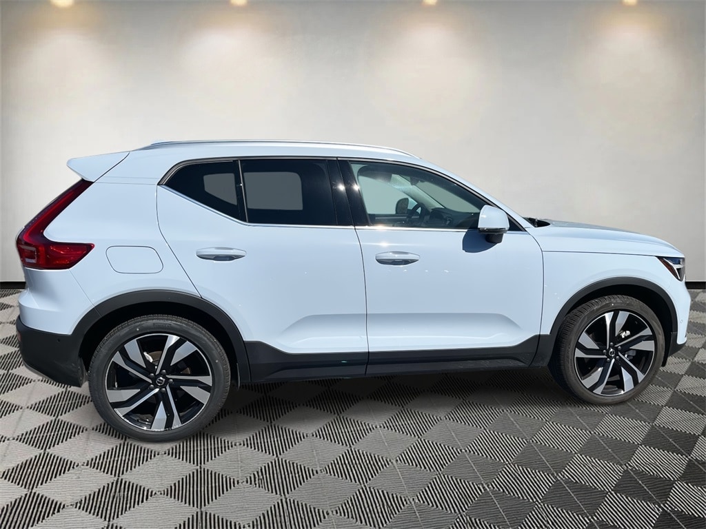 Certified 2025 Volvo XC40 B5 Ultra Bright Theme SUV