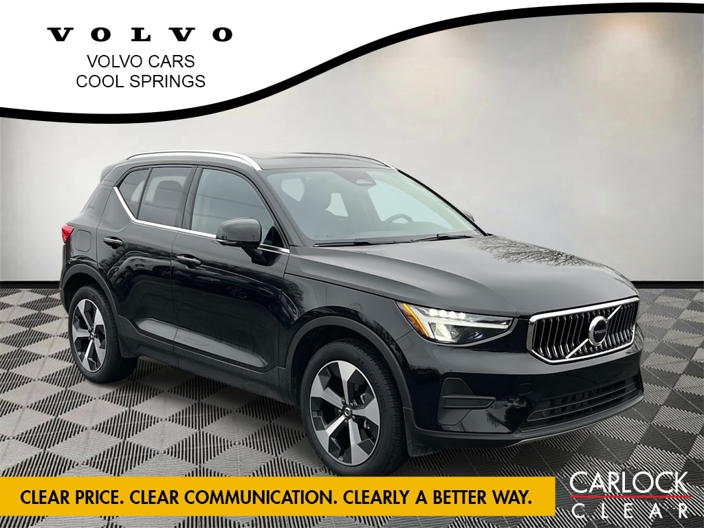 2025 Volvo XC40 Core's photo