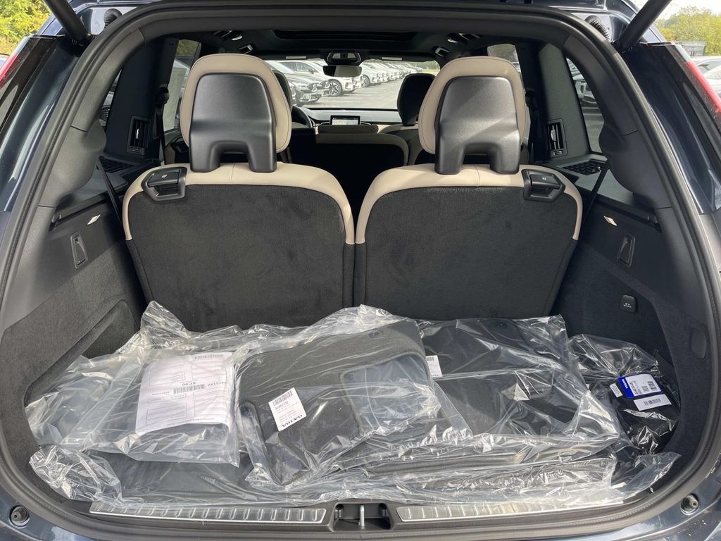 2026 Volvo XC90 Plus - Photo 11