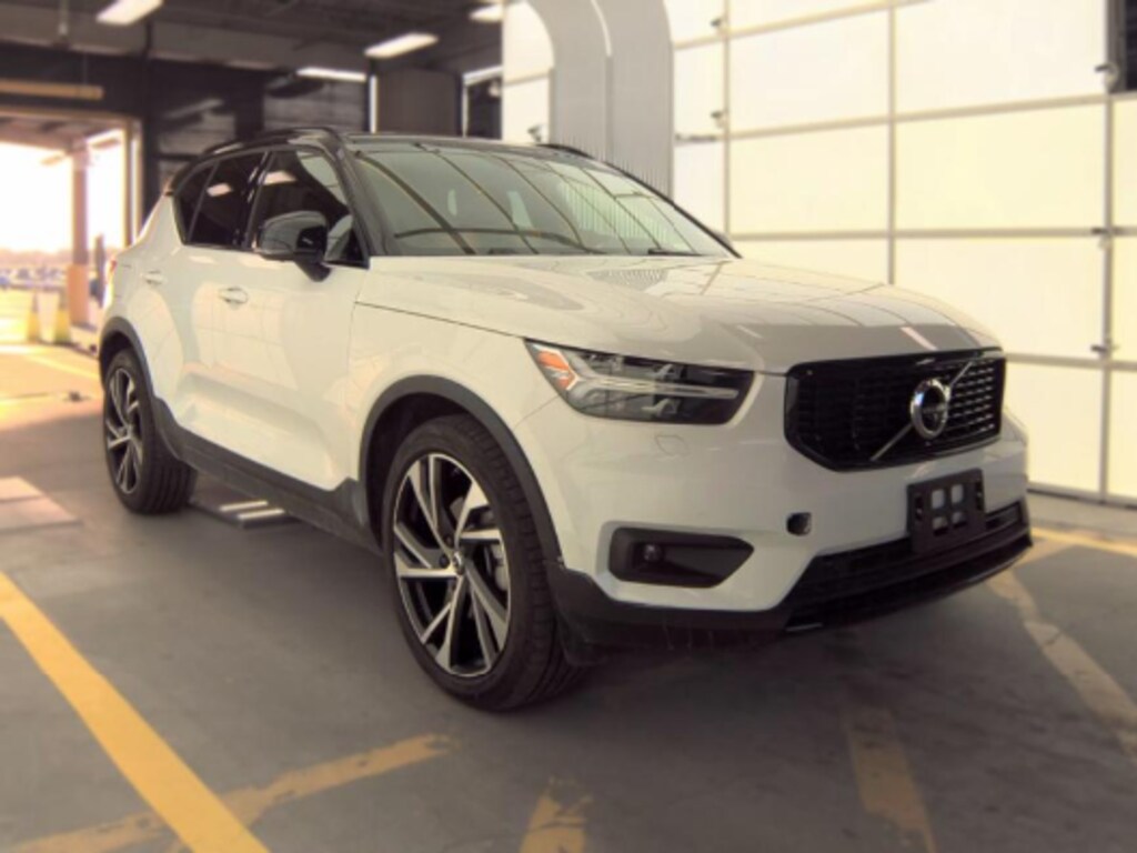 Certified 2022 Volvo XC40 T5 AWD R-Design SUV