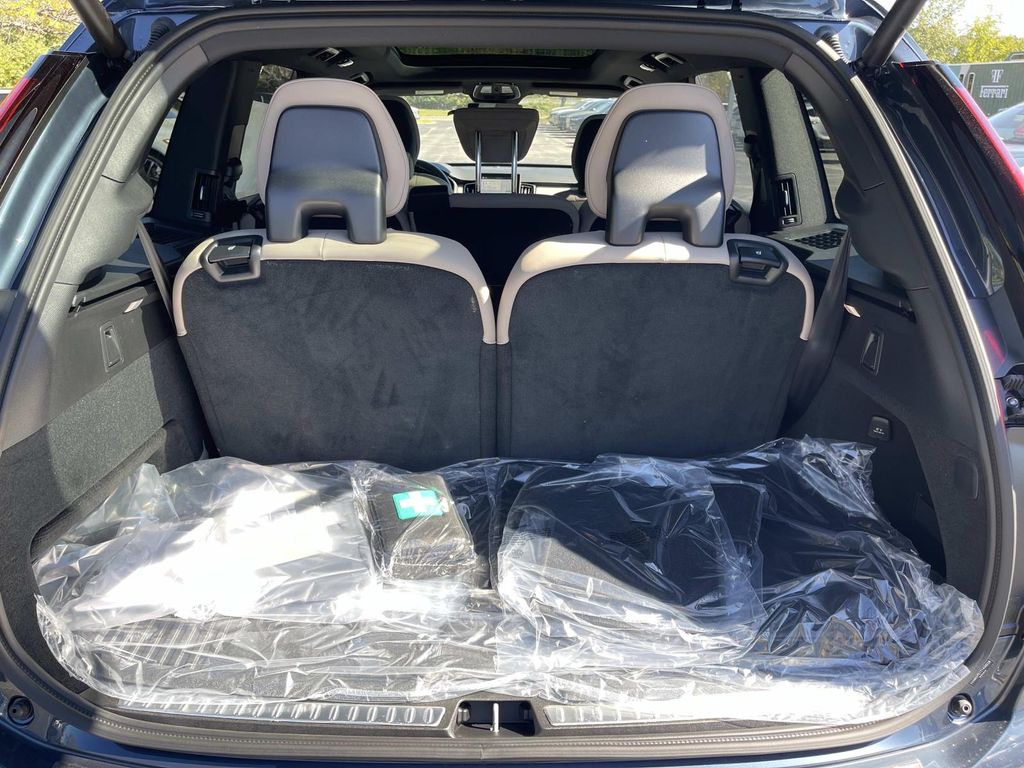 2026 Volvo XC90 Plus - Photo 12