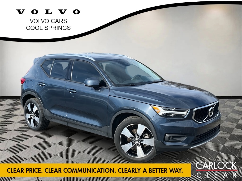 2022 Volvo XC40 Momentum's photo