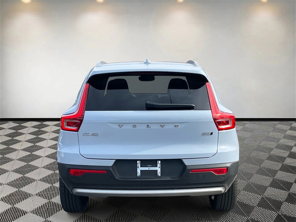 2025 Volvo XC40 Plus photo 4