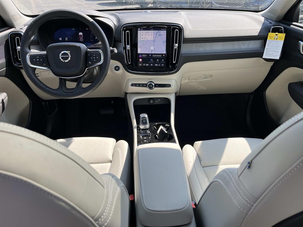 2026 Volvo XC40 Plus - Photo 16