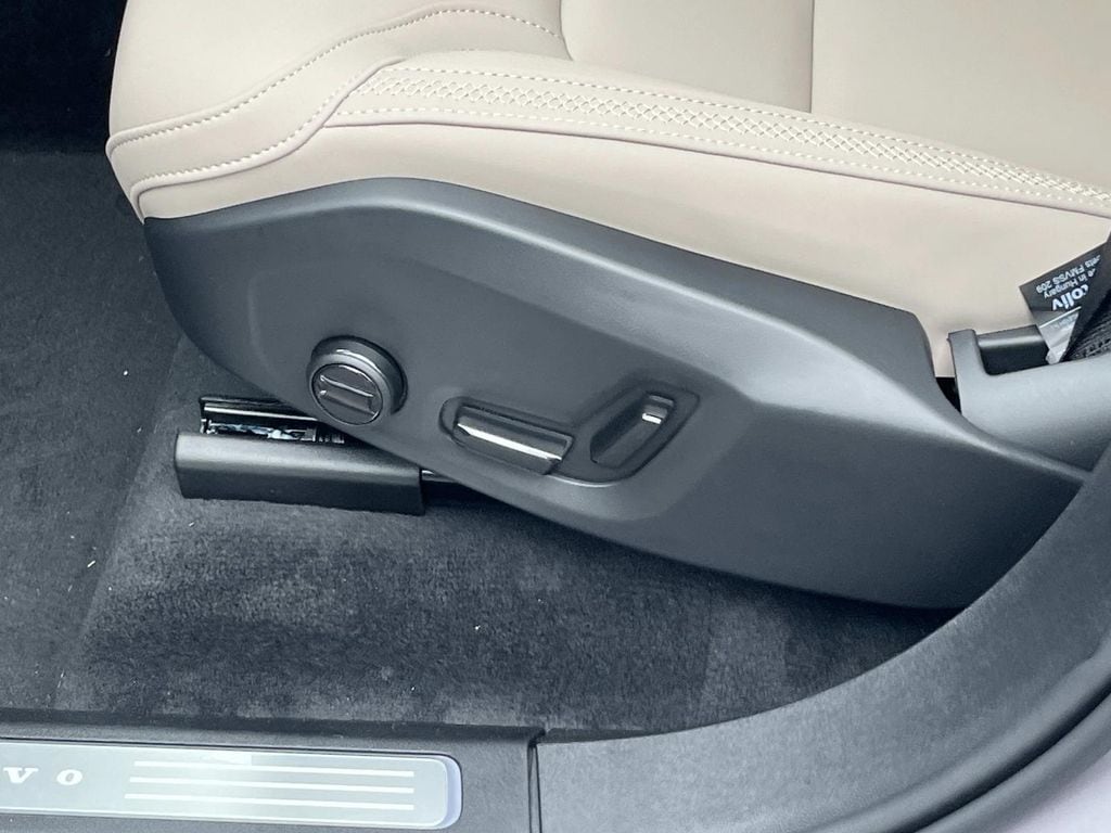 2026 Volvo XC90 Plus - Photo 20