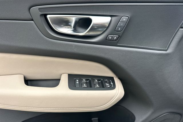 2026 Volvo XC60 Plus - Photo 11