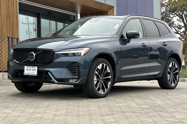 2026 Volvo XC60 Plus - Photo 8