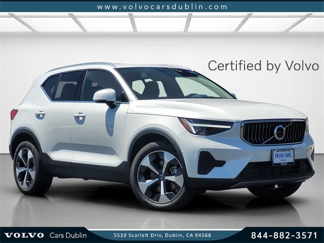 2025 Volvo XC40 Core's photo
