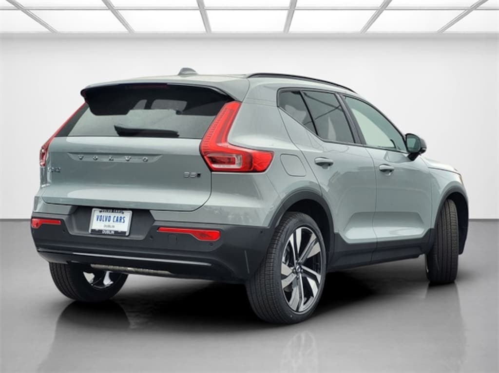 New 2026 Volvo XC40 B5 Ultra SUV