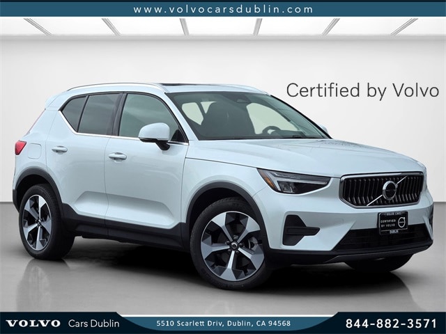 2025 Volvo XC40 Core's photo