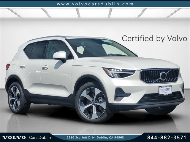 2025 Volvo XC40 B5 Core SUV