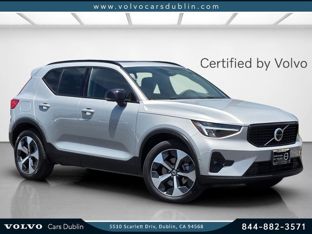 2025 Volvo XC40 B5 Plus Dark AWD's photo