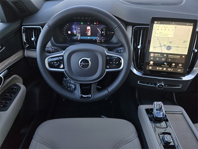 2026 Volvo XC90 Plus - Photo 16