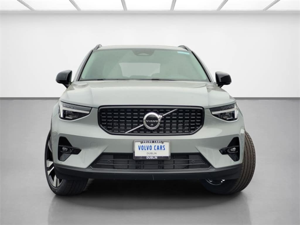 New 2026 Volvo XC40 B5 Ultra SUV