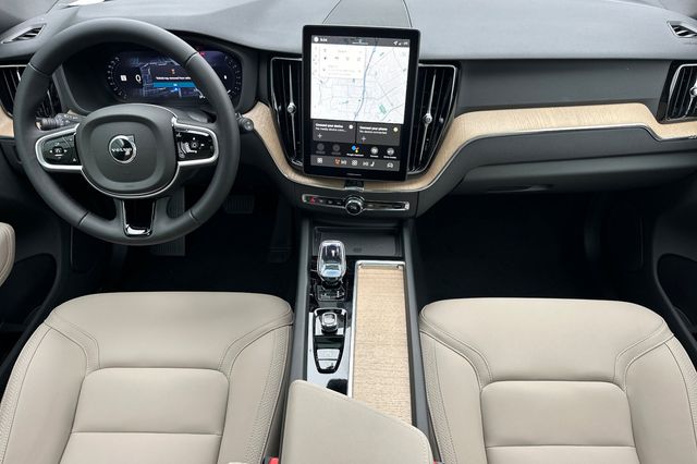 2026 Volvo XC60 Plus - Photo 13