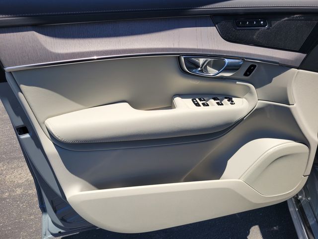 2026 Volvo XC90 Ultra - Photo 16