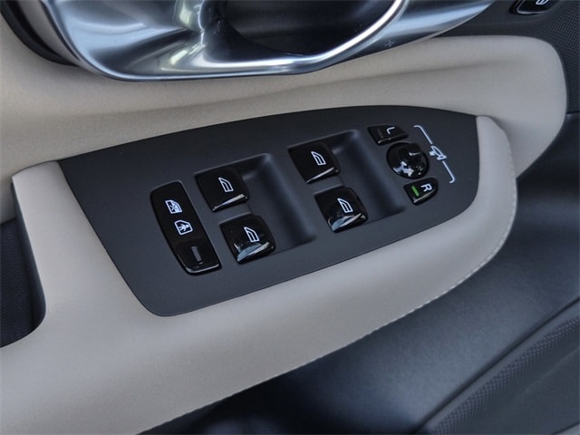2026 Volvo XC90 Plus - Photo 11