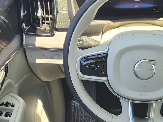 2026 Volvo XC90 Ultra - Photo 13