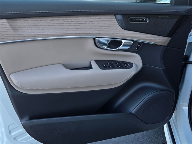 2026 Volvo XC90 Plus - Photo 10